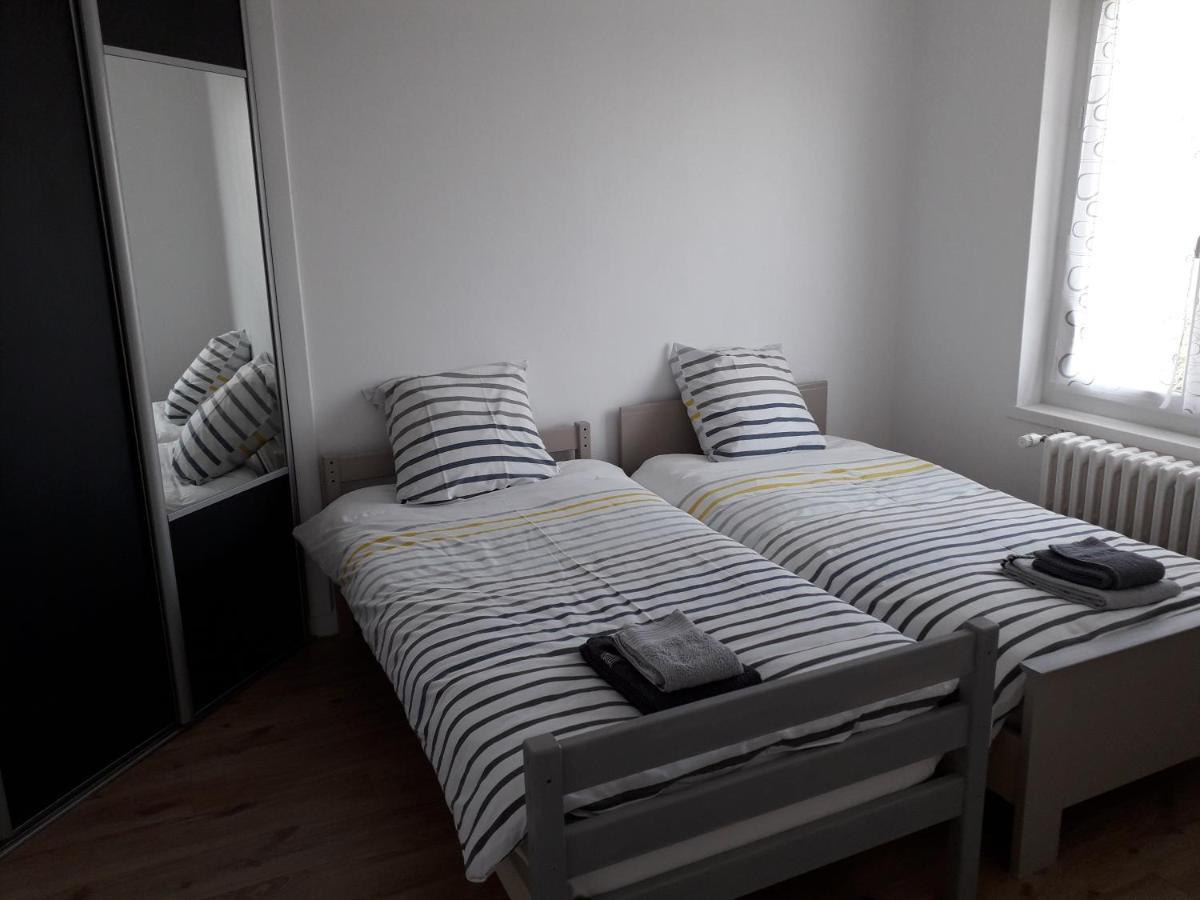 Hotel Le Corto Savigny-Lévescault Zewnętrze zdjęcie