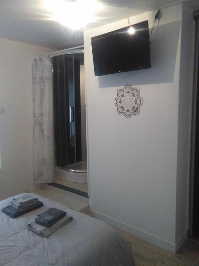 Hotel Le Corto Savigny-Lévescault Zewnętrze zdjęcie